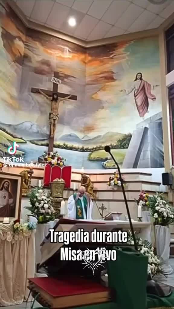 Croce cade in testa al parroco